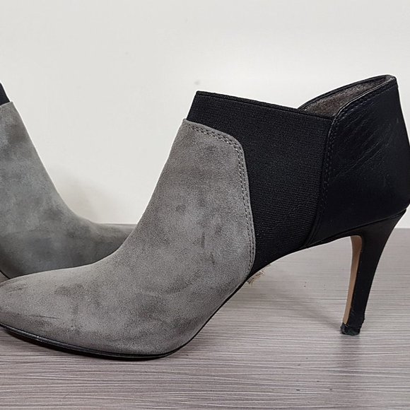 Vince Camuto Saron Bootie, Moonstone & Black Leather Womens Size 7 / 37 - Picture 7 of 11